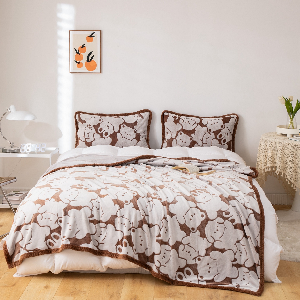 梵克保罗 2025新款3D雕花加厚牛奶绒剪花毛毯 三个伙伴