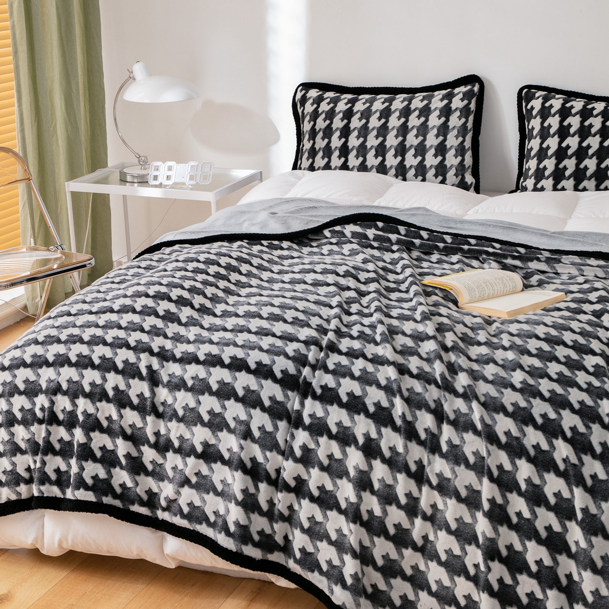 91家纺网 家纺一手货源 找家纺 梵克保罗 2025新款3D雕花加厚牛奶绒剪花毛毯 千鸟格