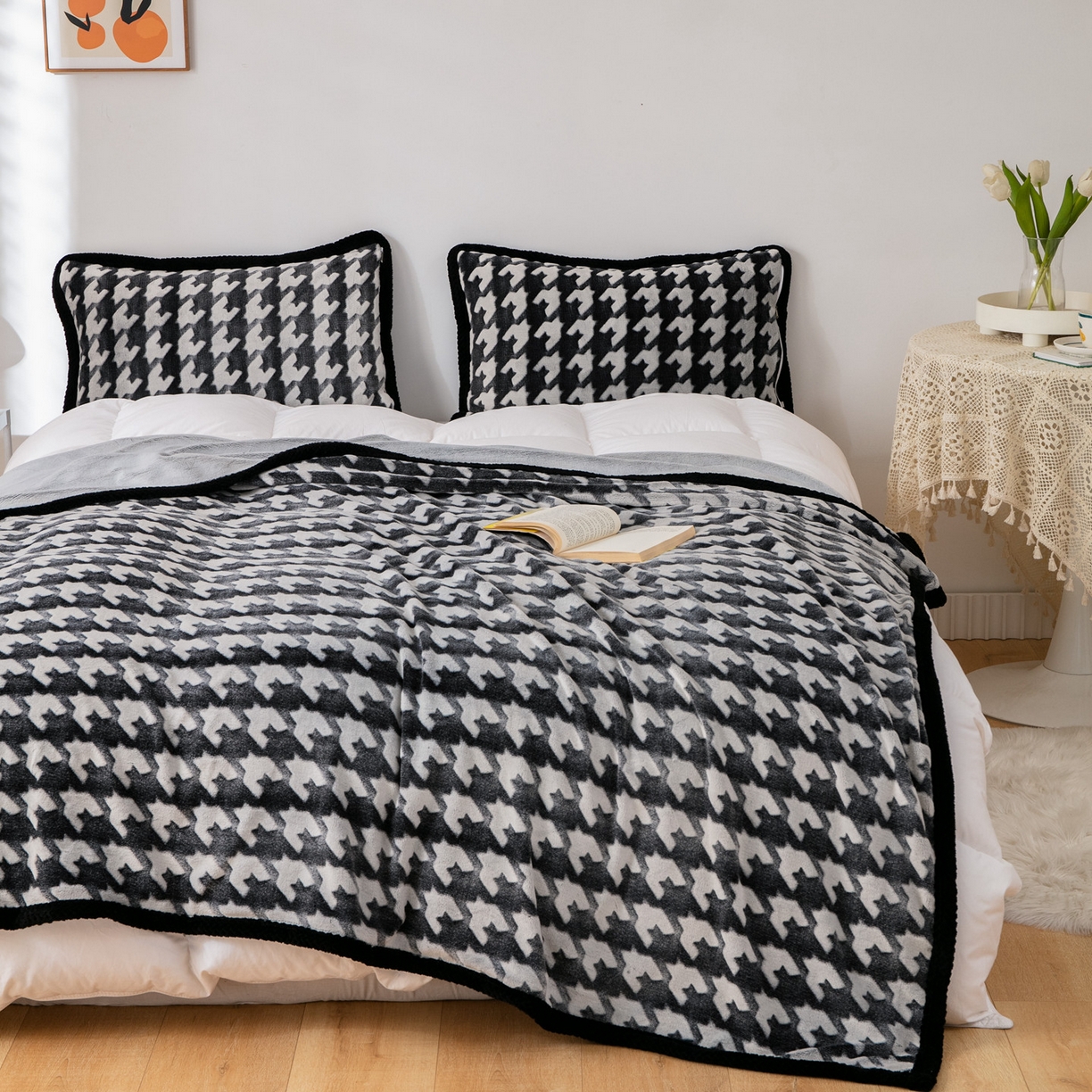 91家纺网 家纺一手货源 找家纺 梵克保罗 2025新款3D雕花加厚牛奶绒剪花毛毯 千鸟格