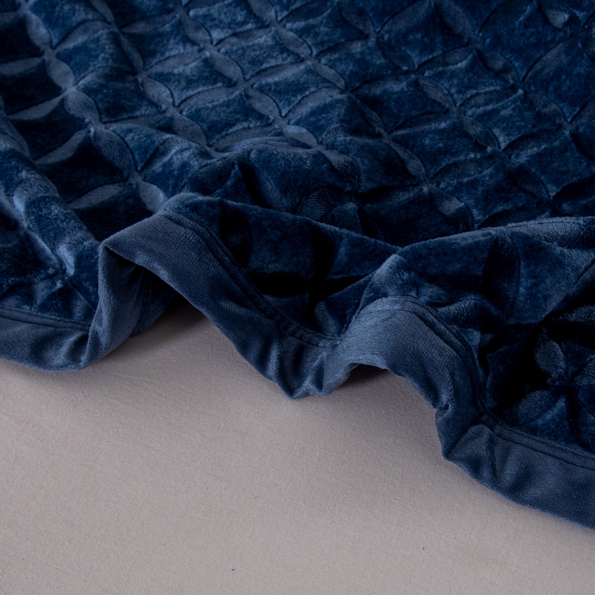 91家纺网 家纺一手货源 找家纺 梵克保罗 2025新款3D立体印花四季盖毯400克 铜钱蓝