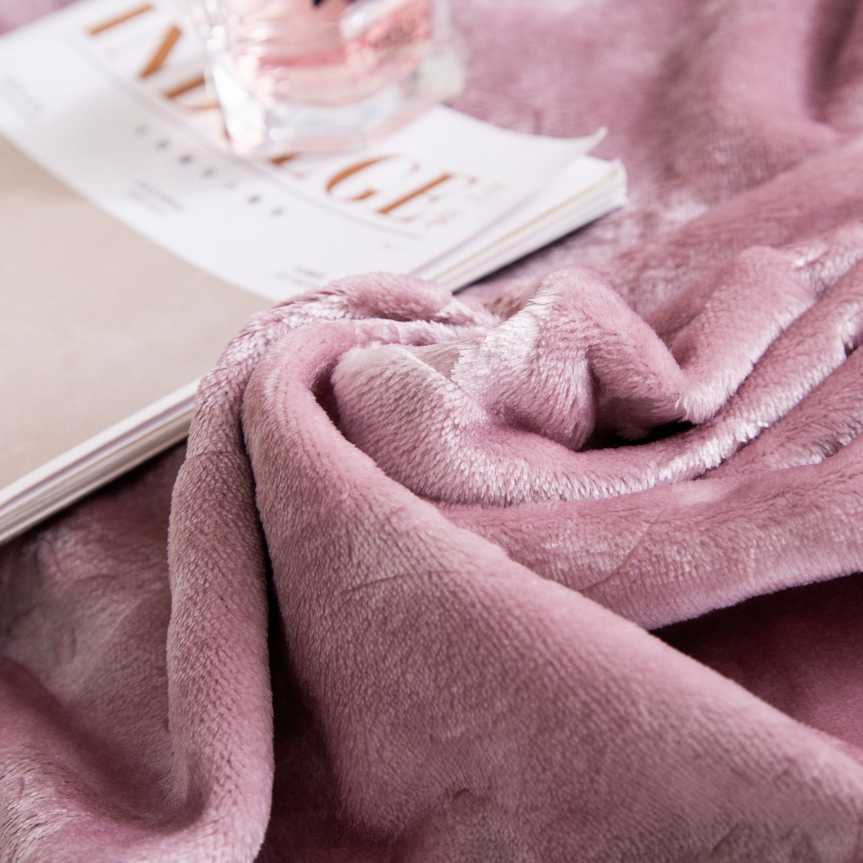 91家纺网 家纺一手货源 找家纺 梵克保罗 2025新款3D立体印花四季盖毯400克 3D豆沙