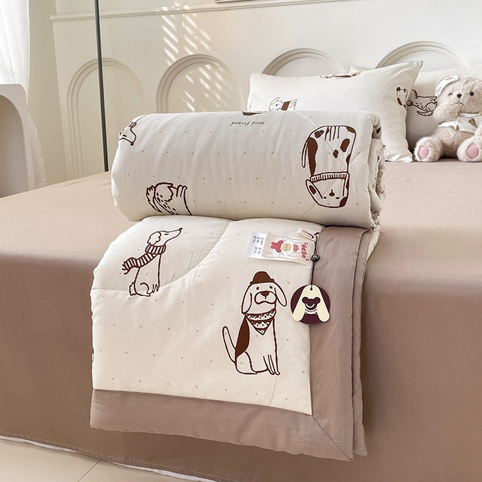 91家纺网 家纺一手货源 找家纺 梵克保罗 2025新款全棉夏被碎花卡通小清新简约纯棉夏凉被夏被四件套三件套 休闲狗