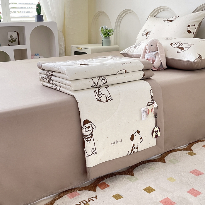 91家纺网 家纺一手货源 找家纺 梵克保罗 2025新款全棉夏被碎花卡通小清新简约纯棉夏凉被夏被四件套三件套 休闲狗