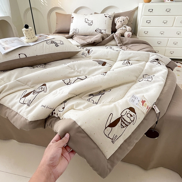 91家纺网 家纺一手货源 找家纺 梵克保罗 2025新款全棉夏被碎花卡通小清新简约纯棉夏凉被夏被四件套三件套 休闲狗