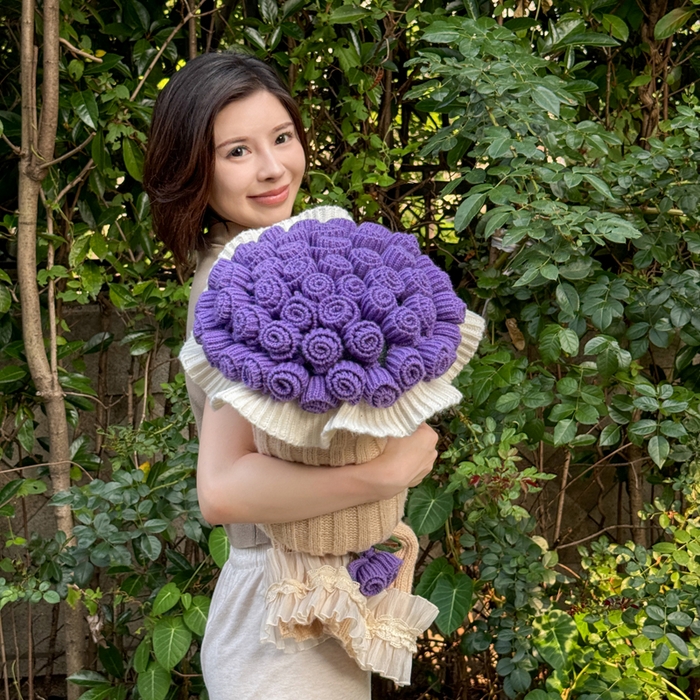 91家纺网 家纺一手货源 找家纺 梵克保罗 2025新款网红直播热款多功能玫瑰花束抱枕卧室沙发靠枕半边绒针织礼品毯毛毯 星穹紫