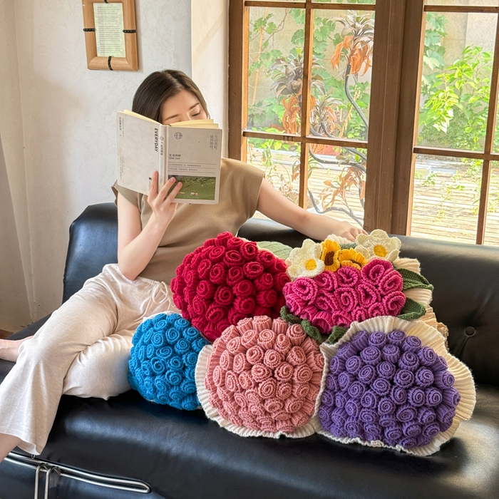 91家纺网 家纺一手货源 找家纺 （总）梵克保罗 2025新款网红直播热款多功能玫瑰花束抱枕卧室沙发靠枕半边绒针织礼品毯毛毯