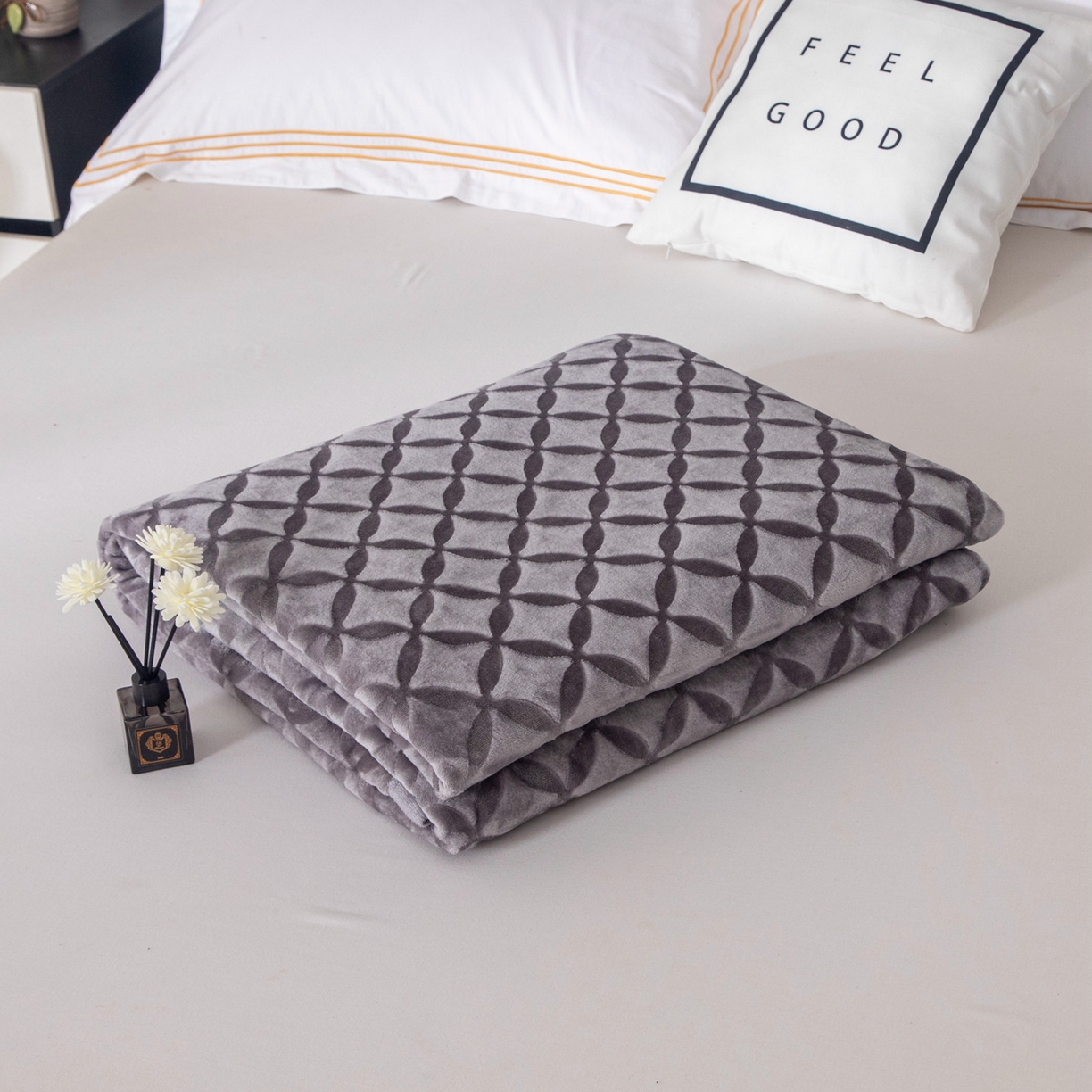 91家纺网 家纺一手货源 找家纺 梵克保罗 2025新款3D立体印花四季盖毯400克 铜钱灰