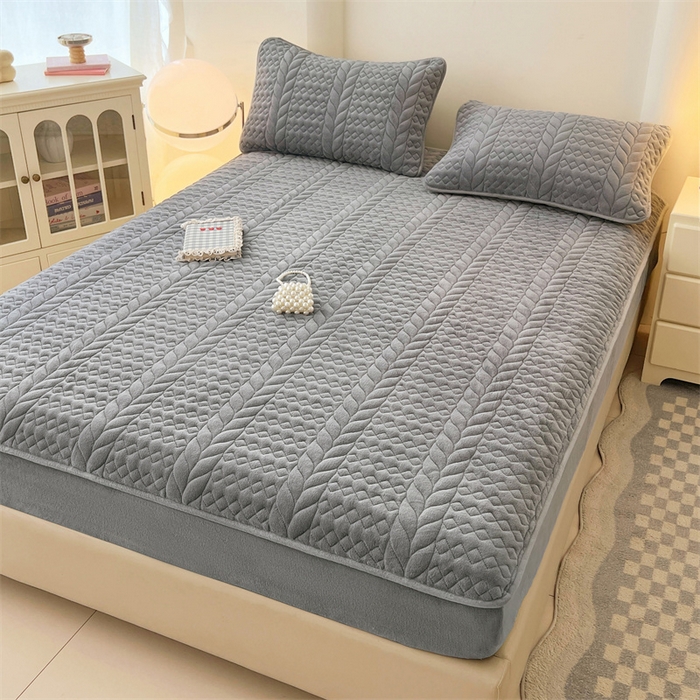 91家纺网 家纺一手货源 找家纺 梦舒羽 2025新款牛奶绒夹棉床笠床单床盖床罩床护垫床垫保护罩三件套-轻奢 轻奢款-星辰灰