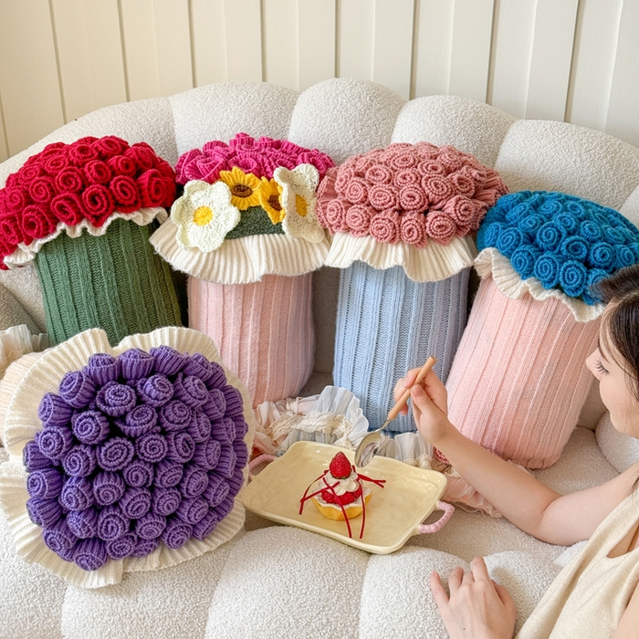 91家纺网 家纺一手货源 找家纺 梵克保罗 2025新款网红直播热款多功能玫瑰花束抱枕卧室沙发靠枕半边绒针织礼品毯毛毯 组合