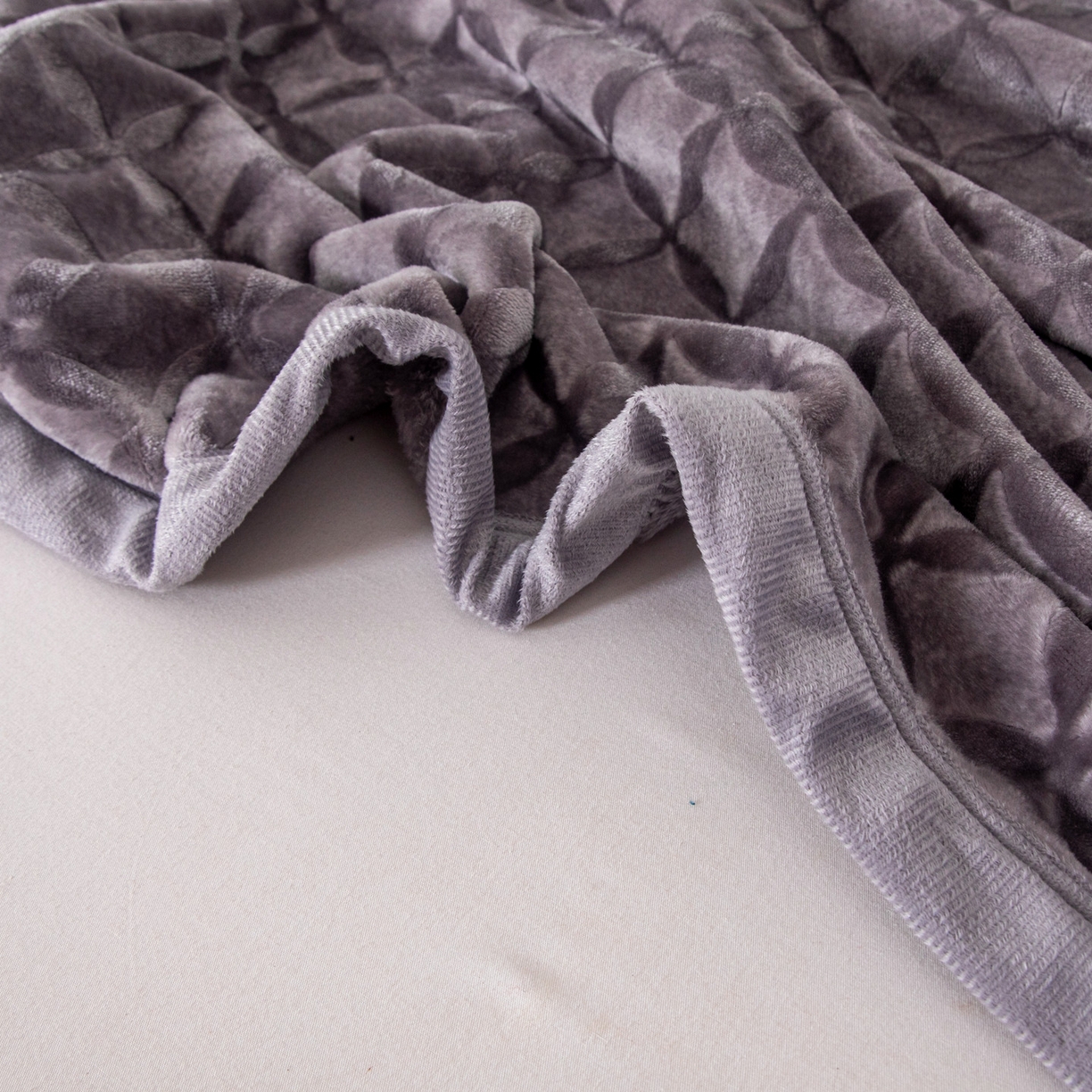 91家纺网 家纺一手货源 找家纺 梵克保罗 2025新款3D立体印花四季盖毯400克 铜钱灰