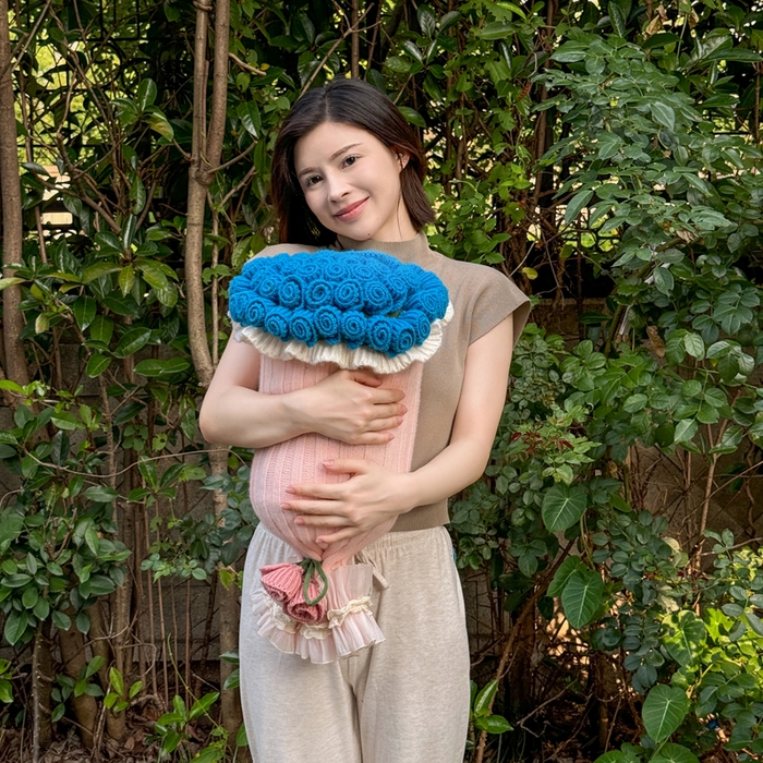 91家纺网 家纺一手货源 找家纺 梵克保罗 2025新款网红直播热款多功能玫瑰花束抱枕卧室沙发靠枕半边绒针织礼品毯毛毯 星穹蓝