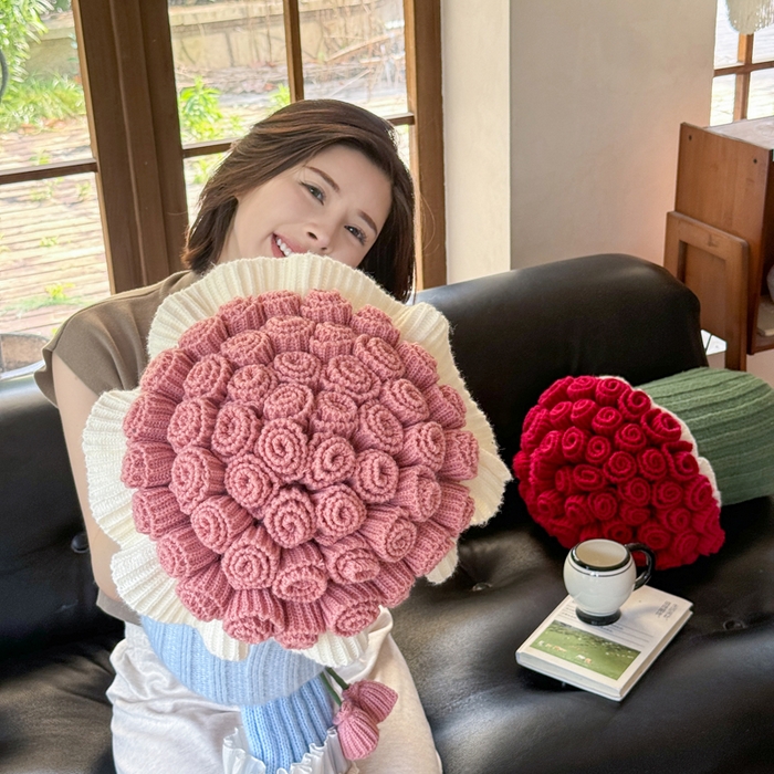 91家纺网 家纺一手货源 找家纺 梵克保罗 2025新款网红直播热款多功能玫瑰花束抱枕卧室沙发靠枕半边绒针织礼品毯毛毯 星穹粉
