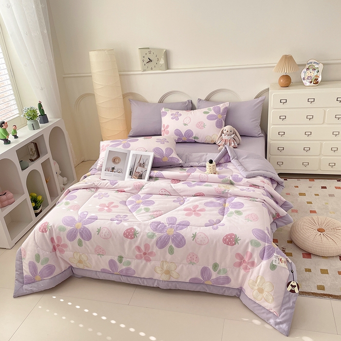 91家纺网 家纺一手货源 找家纺 梵克保罗 2025新款全棉夏被碎花卡通小清新简约纯棉夏凉被夏被四件套三件套 泫雅花紫
