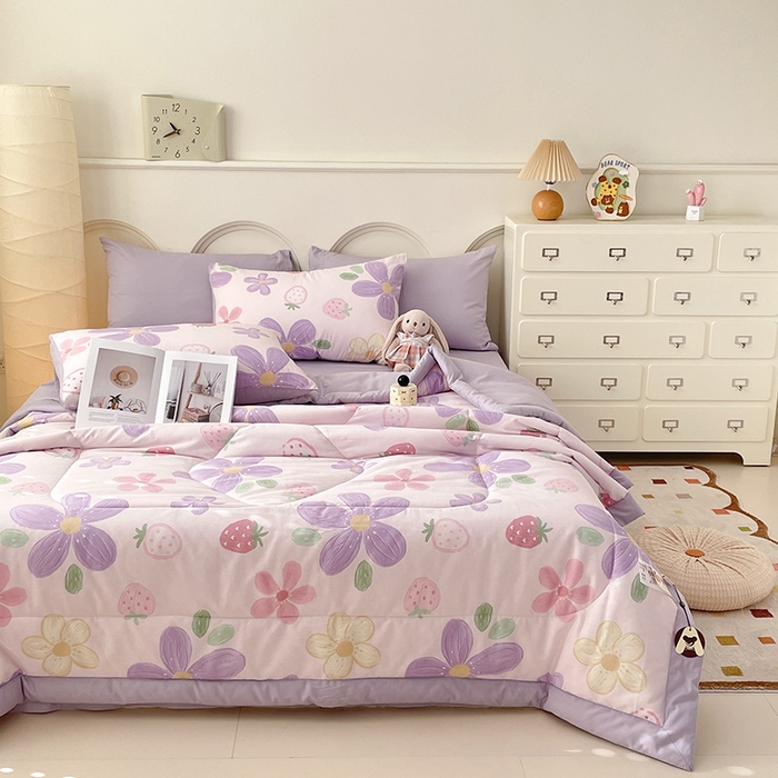 91家纺网 家纺一手货源 找家纺 梵克保罗 2025新款全棉夏被碎花卡通小清新简约纯棉夏凉被夏被四件套三件套 泫雅花紫