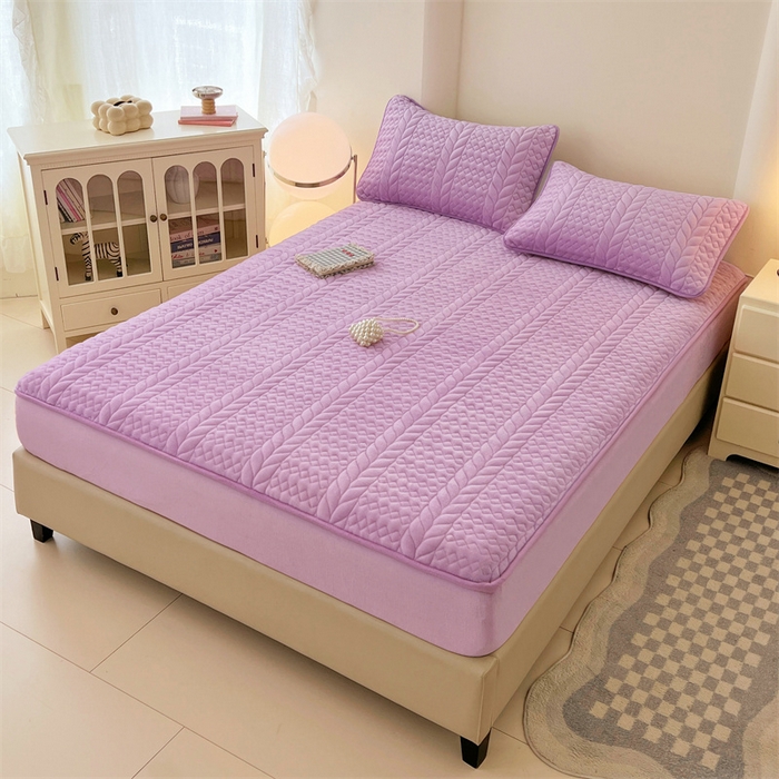 91家纺网 家纺一手货源 找家纺 梦舒羽 2025新款牛奶绒夹棉床笠床单床盖床罩床护垫床垫保护罩三件套-轻奢 轻奢款-梦幻紫