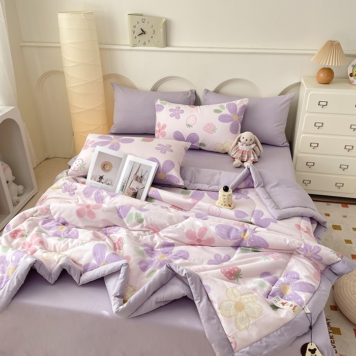 91家纺网 家纺一手货源 找家纺 梵克保罗 2025新款全棉夏被碎花卡通小清新简约纯棉夏凉被夏被四件套三件套 泫雅花紫