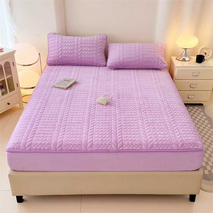 91家纺网 家纺一手货源 找家纺 梦舒羽 2025新款牛奶绒夹棉床笠床单床盖床罩床护垫床垫保护罩三件套-轻奢 轻奢款-梦幻紫