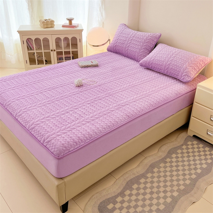 91家纺网 家纺一手货源 找家纺 梦舒羽 2025新款牛奶绒夹棉床笠床单床盖床罩床护垫床垫保护罩三件套-轻奢 轻奢款-梦幻紫