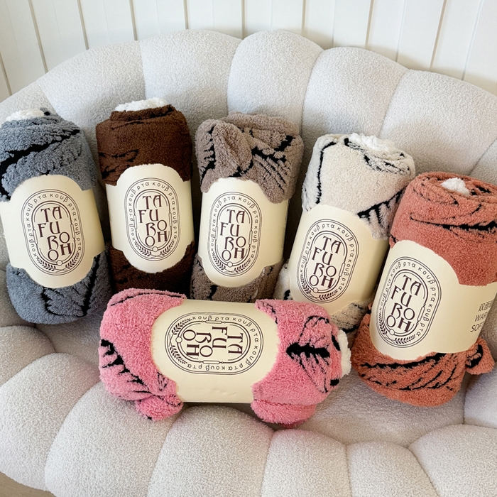 91家纺网 家纺一手货源 找家纺 （总）梵克保罗 2025新款双层阳离子叶子提花塔芙绒羊羔绒跨境双层毛毯盖毯毯子