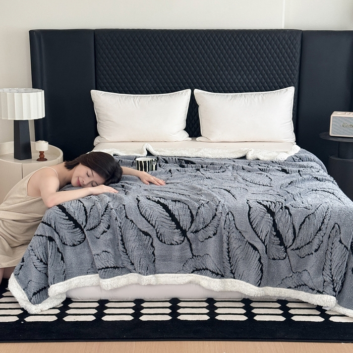 91家纺网 家纺一手货源 找家纺 梵克保罗 2025新款双层阳离子叶子提花塔芙绒羊羔绒跨境双层毛毯盖毯毯子 叶子灰色