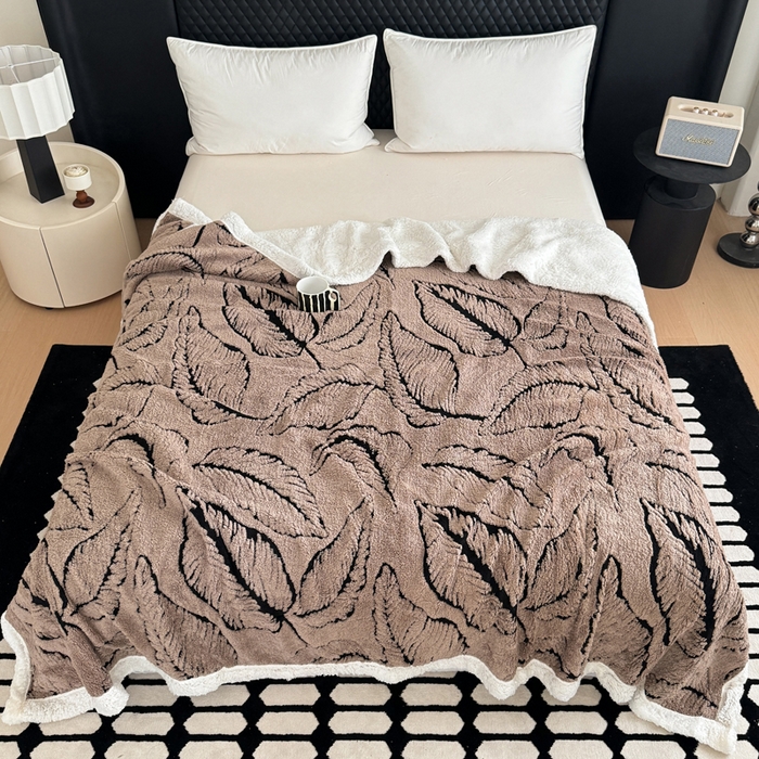91家纺网 家纺一手货源 找家纺 梵克保罗 2025新款双层阳离子叶子提花塔芙绒羊羔绒跨境双层毛毯盖毯毯子 叶子驼色