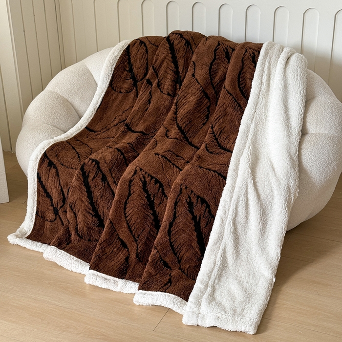 91家纺网 家纺一手货源 找家纺 梵克保罗 2025新款双层阳离子叶子提花塔芙绒羊羔绒跨境双层毛毯盖毯毯子 叶子咖色