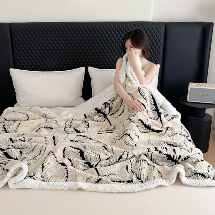 91家纺网 家纺一手货源 找家纺 梵克保罗 2025新款双层阳离子叶子提花塔芙绒羊羔绒跨境双层毛毯盖毯毯子 叶子白色