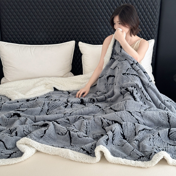 91家纺网 家纺一手货源 找家纺 梵克保罗 2025新款双层阳离子叶子提花塔芙绒羊羔绒跨境双层毛毯盖毯毯子 叶子灰色