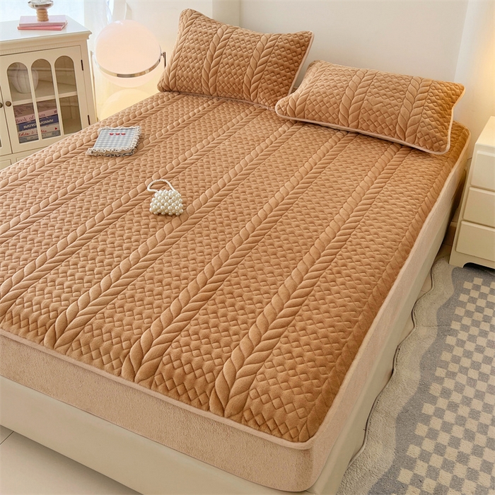 91家纺网 家纺一手货源 找家纺 梦舒羽 2025新款牛奶绒夹棉床笠床单床盖床罩床护垫床垫保护罩三件套-轻奢 轻奢款-奶茶咖