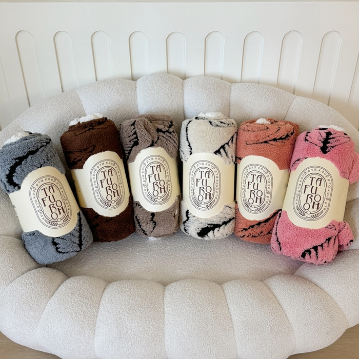 91家纺网 家纺一手货源 找家纺 （总）梵克保罗 2025新款双层阳离子叶子提花塔芙绒羊羔绒跨境双层毛毯盖毯毯子