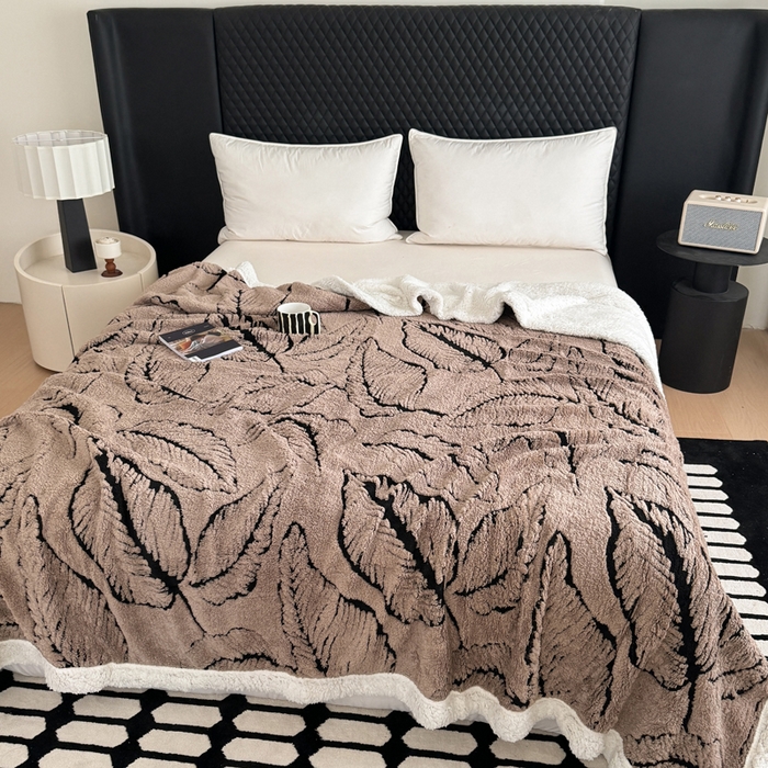 91家纺网 家纺一手货源 找家纺 梵克保罗 2025新款双层阳离子叶子提花塔芙绒羊羔绒跨境双层毛毯盖毯毯子 叶子驼色