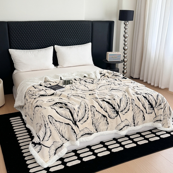 91家纺网 家纺一手货源 找家纺 梵克保罗 2025新款双层阳离子叶子提花塔芙绒羊羔绒跨境双层毛毯盖毯毯子 叶子白色