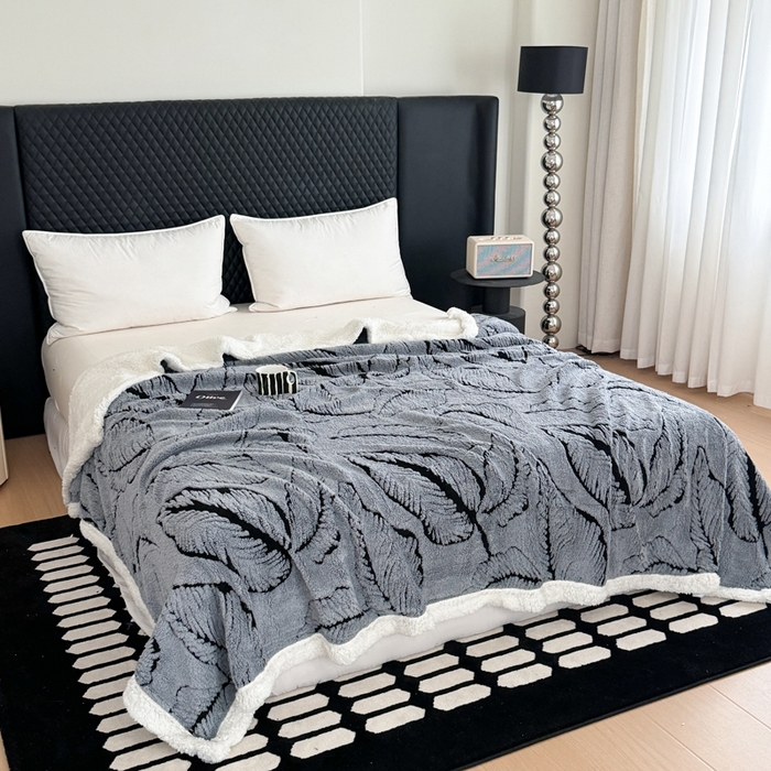 91家纺网 家纺一手货源 找家纺 梵克保罗 2025新款双层阳离子叶子提花塔芙绒羊羔绒跨境双层毛毯盖毯毯子 叶子灰色