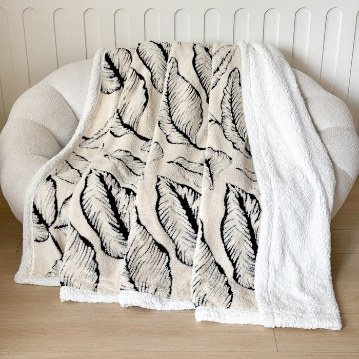 91家纺网 家纺一手货源 找家纺 梵克保罗 2025新款双层阳离子叶子提花塔芙绒羊羔绒跨境双层毛毯盖毯毯子 叶子白色