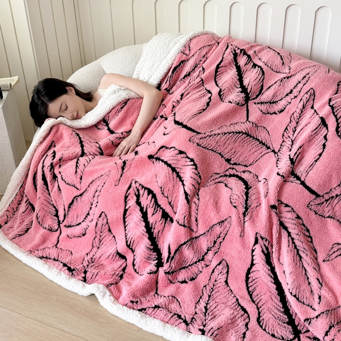 91家纺网 家纺一手货源 找家纺 梵克保罗 2025新款双层阳离子叶子提花塔芙绒羊羔绒跨境双层毛毯盖毯毯子 叶子粉色