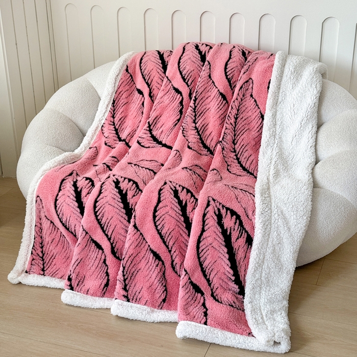 91家纺网 家纺一手货源 找家纺 梵克保罗 2025新款双层阳离子叶子提花塔芙绒羊羔绒跨境双层毛毯盖毯毯子 叶子粉色