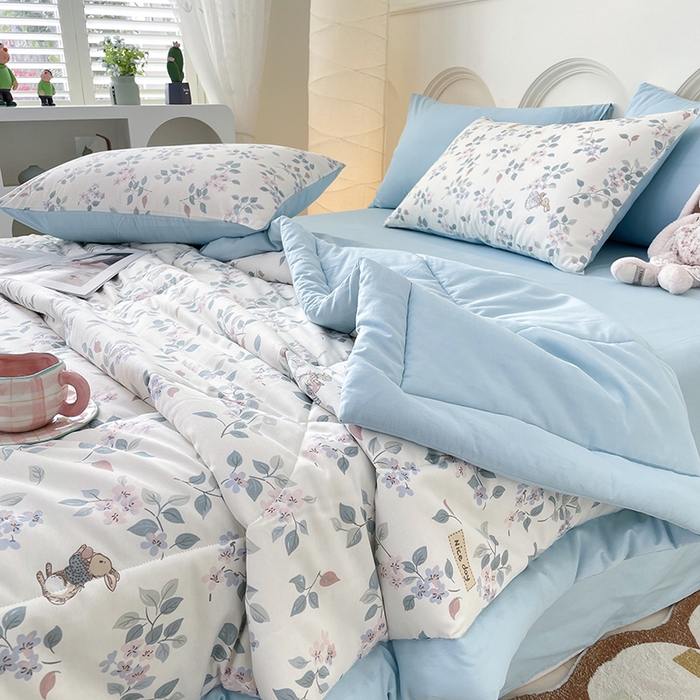 91家纺网 家纺一手货源 找家纺 梵克保罗 2025新款全棉夏被碎花卡通小清新简约纯棉夏凉被夏被四件套三件套 叶情并茂