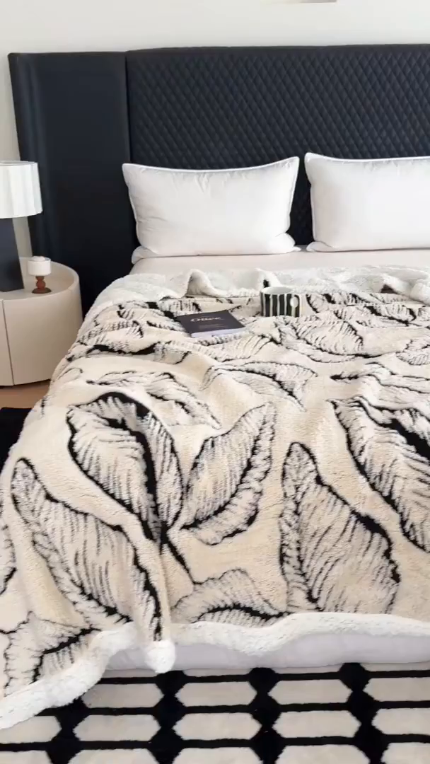 91家纺网 家纺一手货源 找家纺 梵克保罗 2025新款双层阳离子叶子提花塔芙绒羊羔绒跨境双层毛毯盖毯毯子 叶子白色