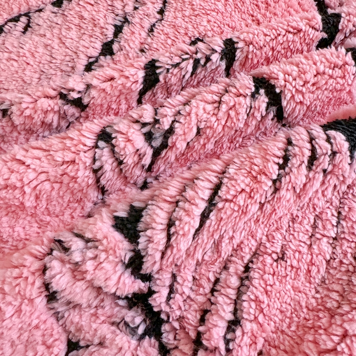 91家纺网 家纺一手货源 找家纺 梵克保罗 2025新款双层阳离子叶子提花塔芙绒羊羔绒跨境双层毛毯盖毯毯子 叶子粉色
