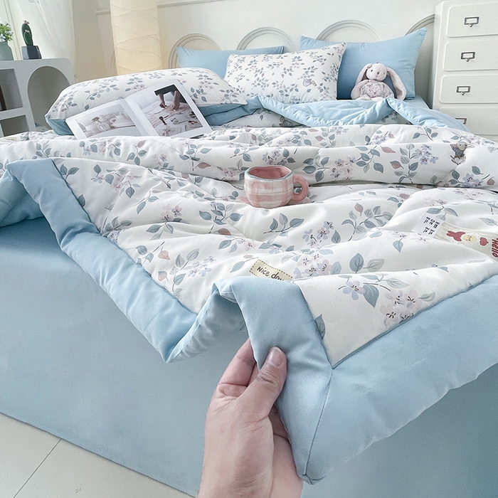 91家纺网 家纺一手货源 找家纺 梵克保罗 2025新款全棉夏被碎花卡通小清新简约纯棉夏凉被夏被四件套三件套 叶情并茂