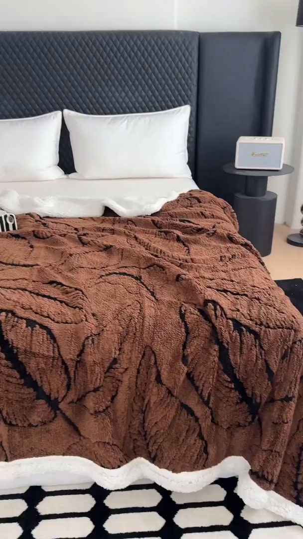 91家纺网 家纺一手货源 找家纺 梵克保罗 2025新款双层阳离子叶子提花塔芙绒羊羔绒跨境双层毛毯盖毯毯子 叶子咖色