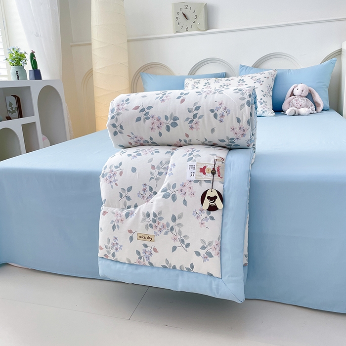 91家纺网 家纺一手货源 找家纺 梵克保罗 2025新款全棉夏被碎花卡通小清新简约纯棉夏凉被夏被四件套三件套 叶情并茂