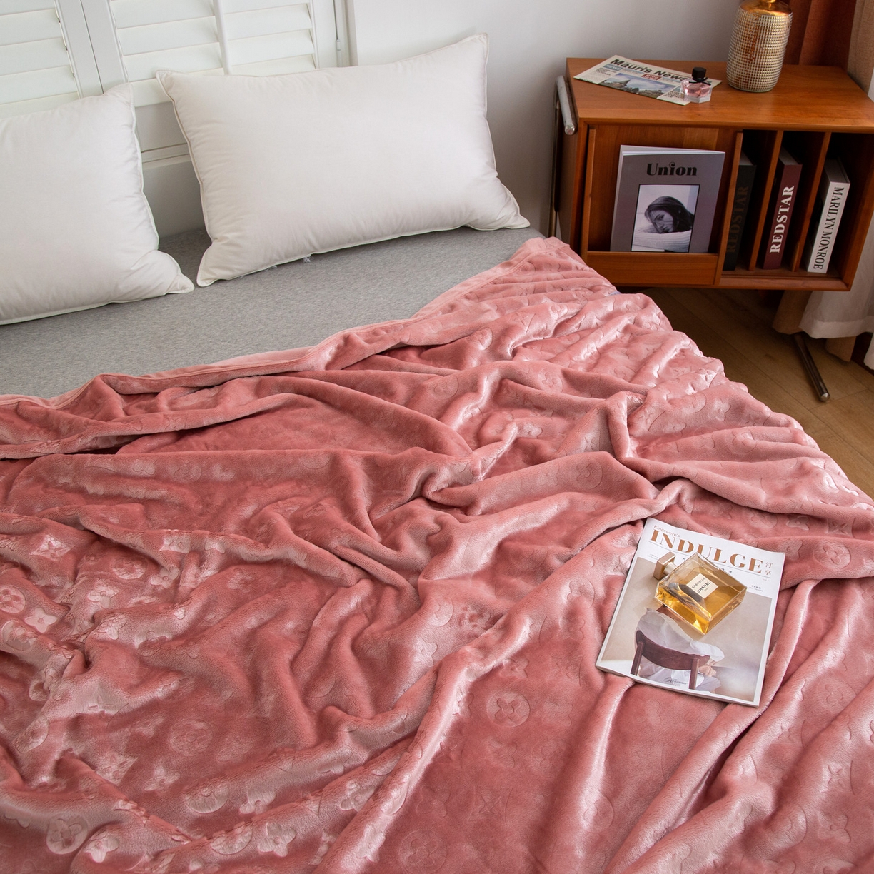 91家纺网 家纺一手货源 找家纺 梵克保罗 2025新款3D立体印花四季盖毯400克 3D粉