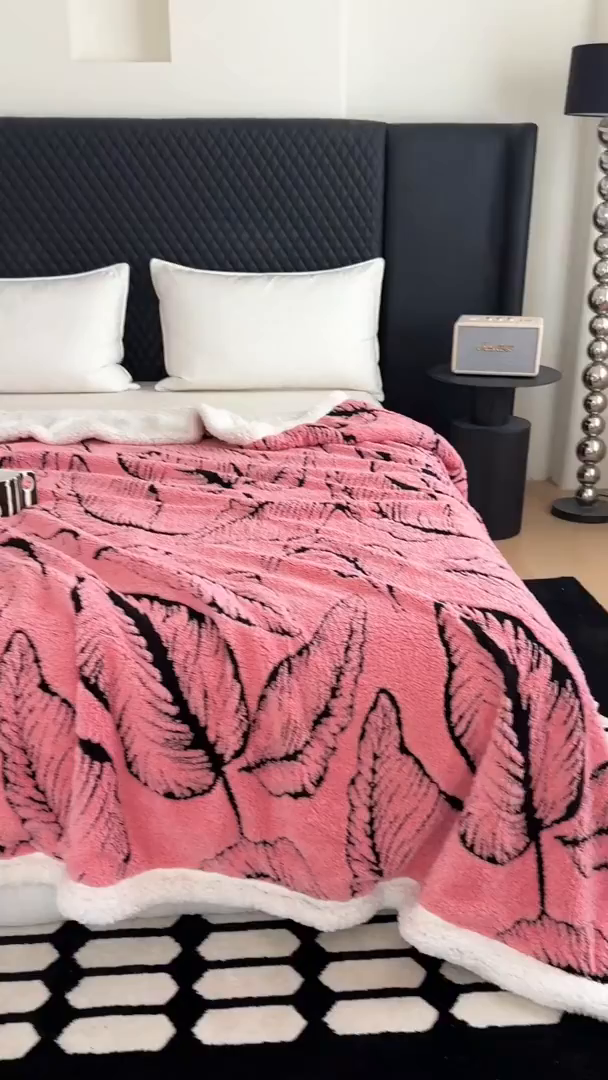 91家纺网 家纺一手货源 找家纺 梵克保罗 2025新款双层阳离子叶子提花塔芙绒羊羔绒跨境双层毛毯盖毯毯子 叶子粉色