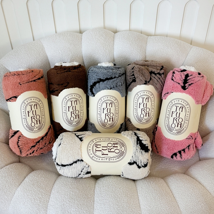 91家纺网 家纺一手货源 找家纺 （总）梵克保罗 2025新款双层阳离子叶子提花塔芙绒羊羔绒跨境双层毛毯盖毯毯子