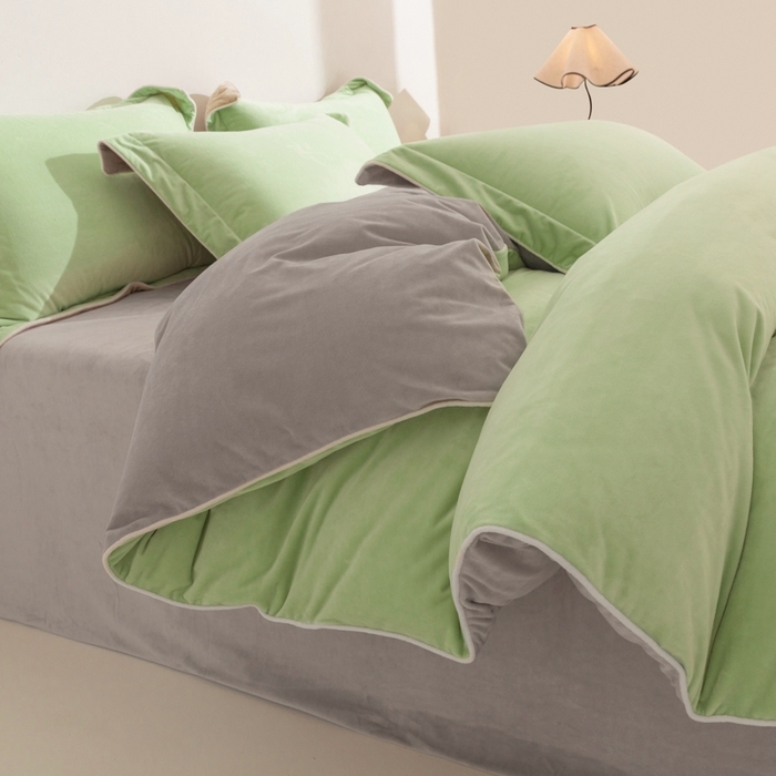 91家纺网 家纺一手货源 找家纺 ONE TWO ONE 121 新品【婴儿绒四件套】2025毛毯被子四件套单件床单被套床笠珊瑚绒牛奶绒冬被法兰绒兔毛绒 芽绿-浅灰