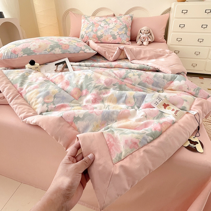 91家纺网 家纺一手货源 找家纺 梵克保罗 2025新款全棉夏被碎花卡通小清新简约纯棉夏凉被夏被四件套三件套 郁金花开