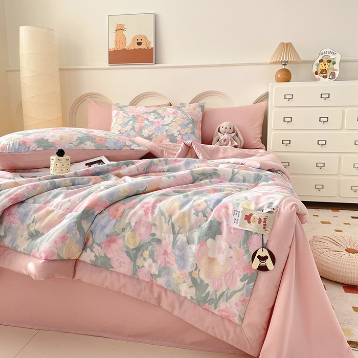 91家纺网 家纺一手货源 找家纺 梵克保罗 2025新款全棉夏被碎花卡通小清新简约纯棉夏凉被夏被四件套三件套 郁金花开