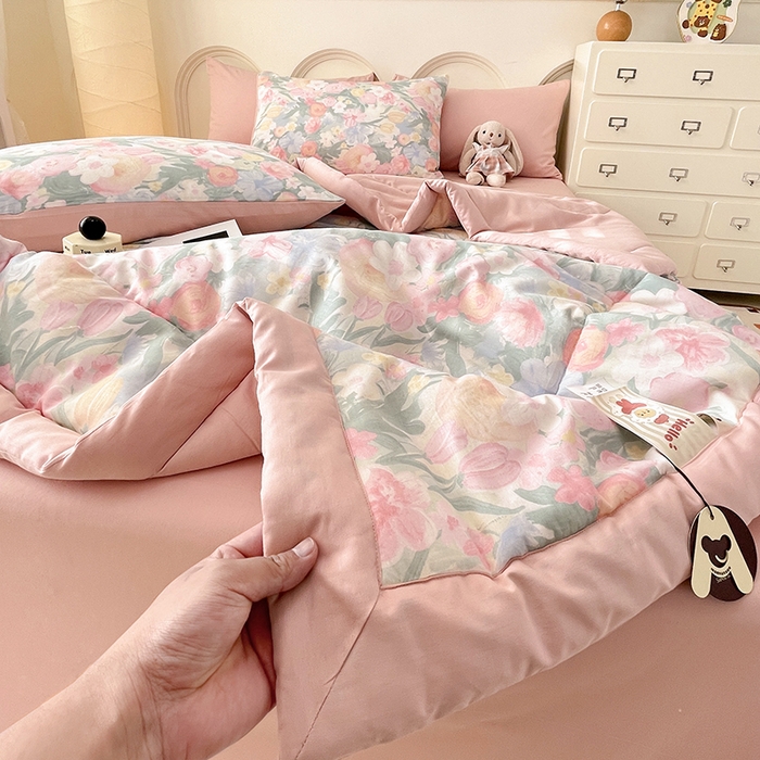 91家纺网 家纺一手货源 找家纺 梵克保罗 2025新款全棉夏被碎花卡通小清新简约纯棉夏凉被夏被四件套三件套 郁金花开