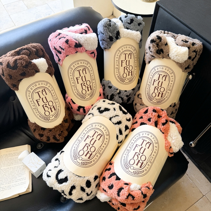 91家纺网 家纺一手货源 找家纺 梵克保罗 2025新款双层阳离子豹纹提花塔芙绒羊羔绒跨境双层毛毯盖毯毯子 组合图